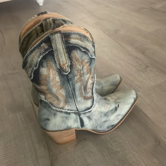 ARIDER girl boots. Size 10. NWOT. Never been worn! - Picture 7 of 8